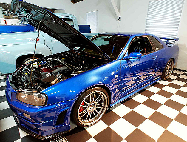 paul-walker-and-an-r34-nissan-skyline-gt-r-on-the-scene-of-fast-and-furious