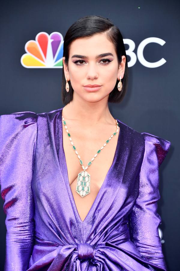 Dua Lipa menawan mengenakan perhiasan Bvlgari di Billboard Music Awards 2018