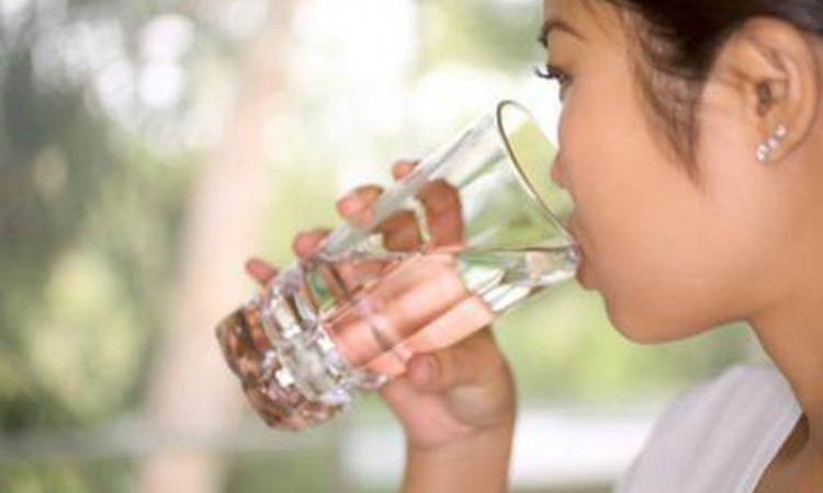Minum Air Saat Makan Dianggap Aneh Orang Jepang