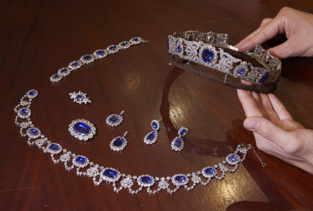 Perhiasan Putri Tiri Napoleon Terjual