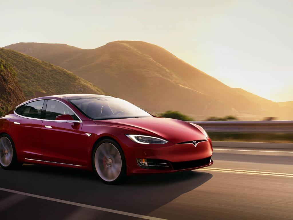 Elon Musk Umumkan Pembatalan Produksi Tesla Model S Plaid+