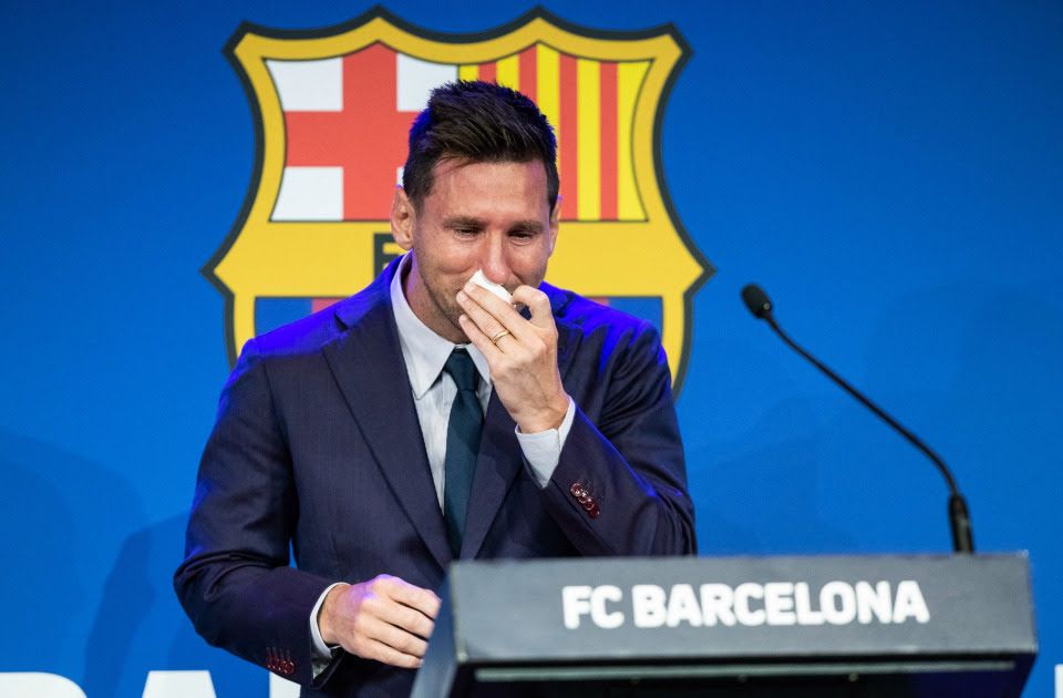 Tisu Bekas Air Mata Lionel Messi Saat Berpisah Dari Barcelona Dijual Rp 14 Miliar