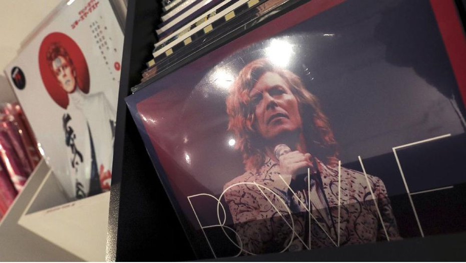 Peringati Ulang Tahun David Bowie ke-75, Toko Pop-up di New York Gelar Pameran