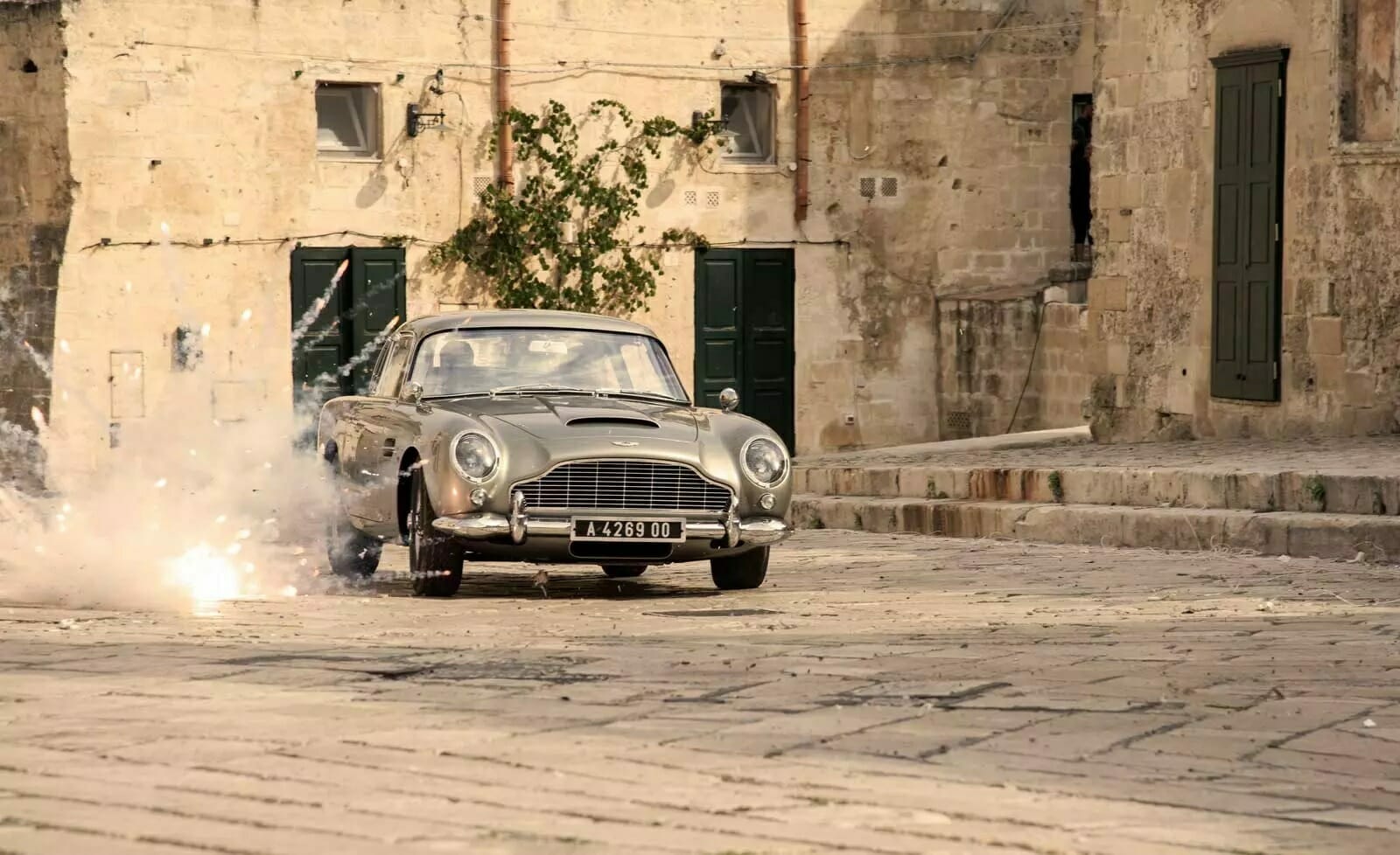 4 Mobil Mewah Yang Ada Di Film James Bond "No Time to Die"