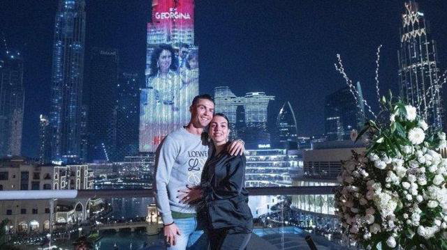 Kekasih Ulang Tahun, Cristiano Ronaldo Pajang Wajah Georgina Di Gedung Tertinggi Dunia