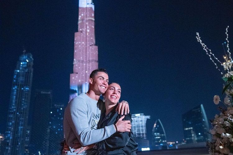 Kekasih Ulang Tahun, Cristiano Ronaldo Pajang Wajah Georgina Di Gedung Tertinggi Dunia