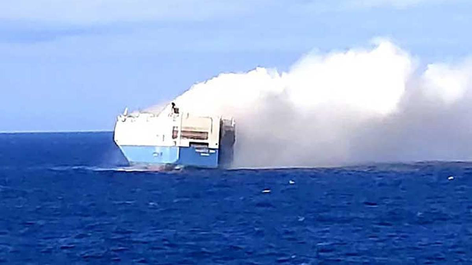 Berisi Ribuan Mobil Mewah, Kapal Kargo Terbakar di Samudra Atlantik