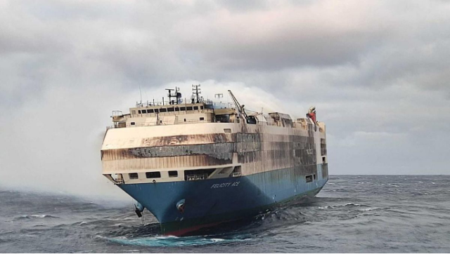 Berisi Ribuan Mobil Mewah, Kapal Kargo Terbakar di Samudra Atlantik