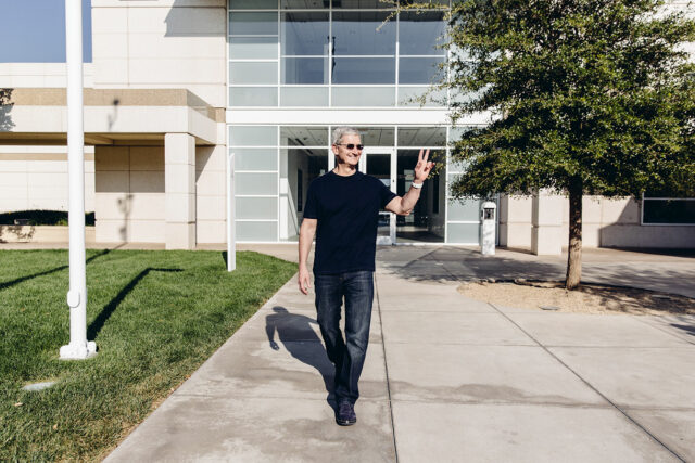 Keseharian CEO Apple Tim Cook, Bangun Jam 3 Pagi Hingga Pulang Larut Malam