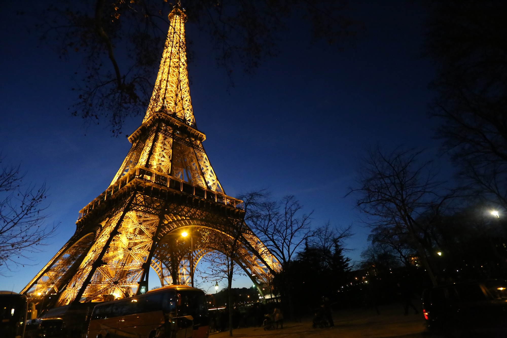 Ini Penjelasannya Tentang Larangan Foto Menara Eiffel di Malam Hari