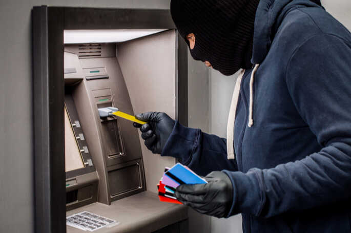 Kenali Cir-Ciri Modus Kejahatan Skimming di ATM