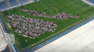 Inilah Dia Stadion Pertama di Inggris yang Menggelar Solat Idulfitri