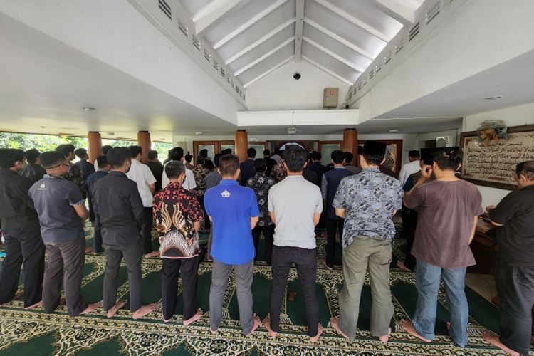 Ribuan Warga Masjid Raya Bandung Panjatkan Doa Untuk Putra Ridwan Kamil