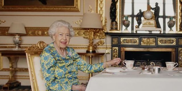 Kantung Teh Bekas Ratu Elizabeth II Dijual Rp178 Juta