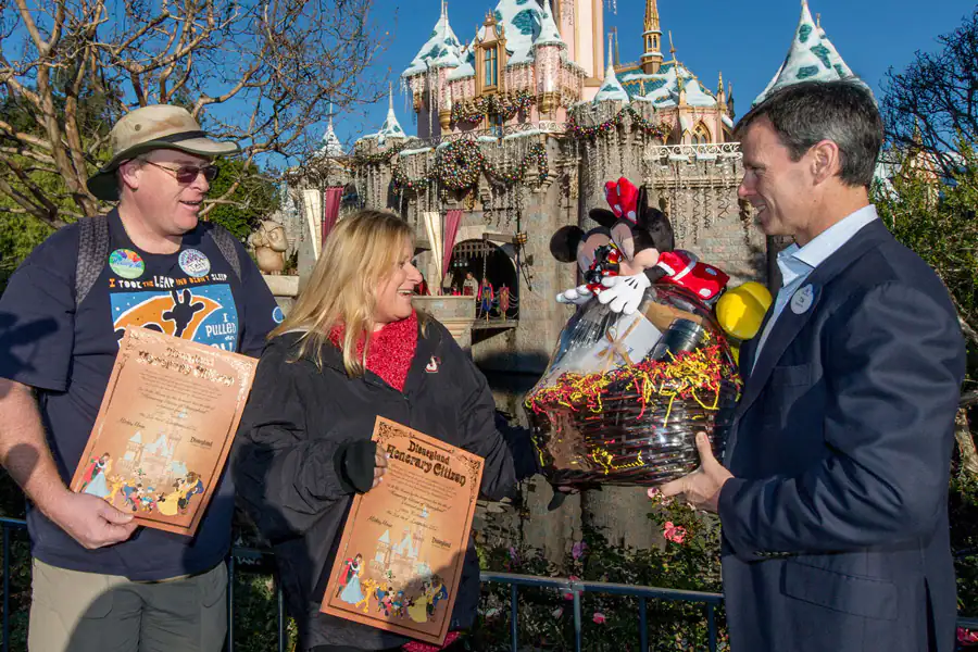 Rekor Unik! Pria AS Kunjungi Disneyland Setiap Hari Selama 8 Tahun