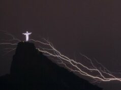 Patung Yesus di Brasil Ternyata Sudah Tersambar Petir 3 Kali