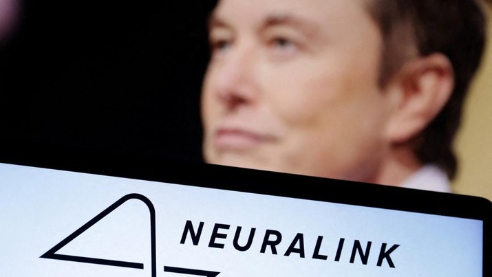 Elon Musk Akan Uji Coba Pasang Chip Pada Otak Manusia Tahun Ini