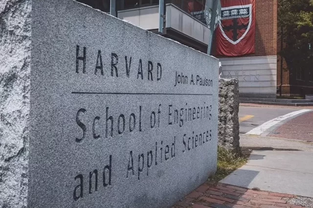 Universitas Harvard Gunakan Dosen AI untuk Jadi Pengajar