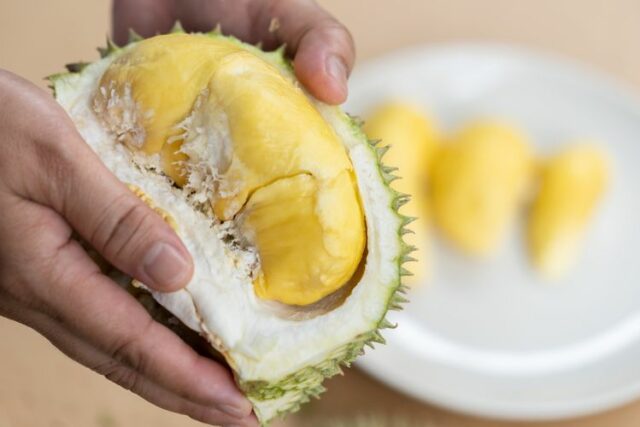 Singapura 'Haramkan' Tamu Hotel Bawa Durian ke Kamar