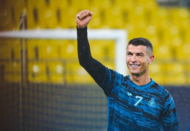 Ronaldo Melebur di Arab Saudi, Pakai Gamis Saat Beraktivitas