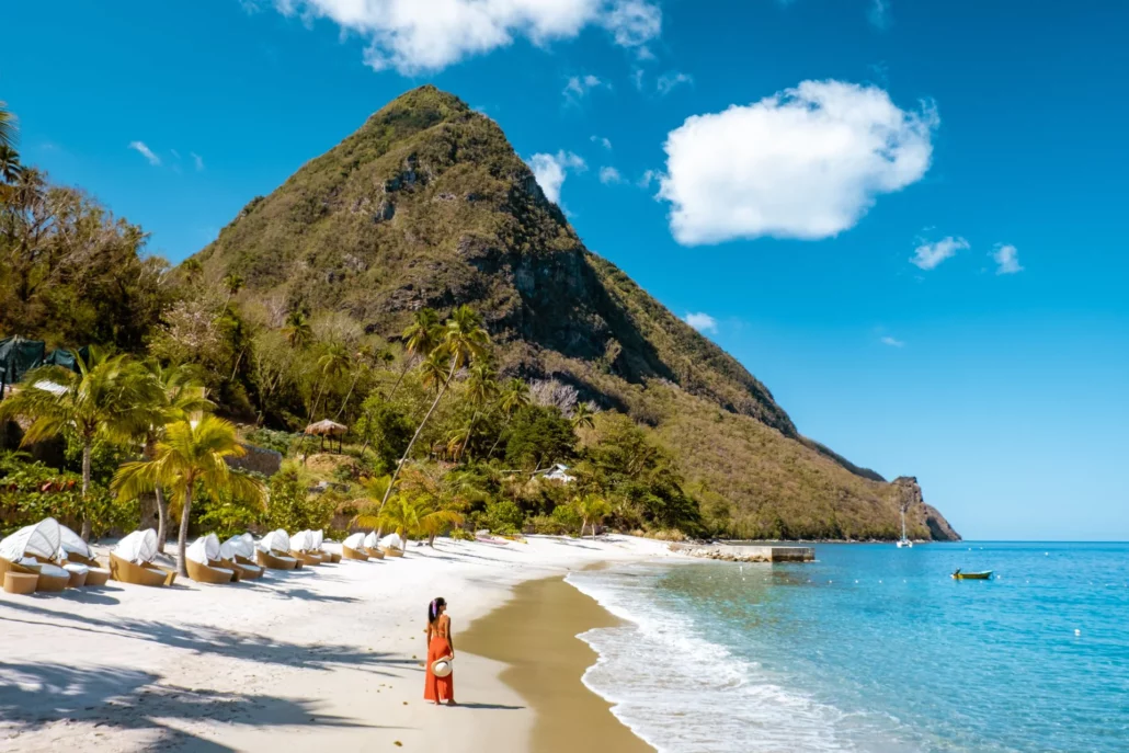 Deretan 7 Pantai Terbaik di Dunia Versi Enjoy Travel