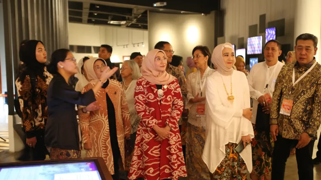 Ibu Wury Ma’ruf Amin di Perayaan Hari Batik Nasional 2023 bersama Yayasan Batik Indonesia
